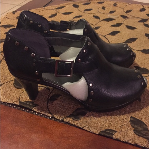 Bella Vita Shoes - Leather black heeled shoes with silver studs.